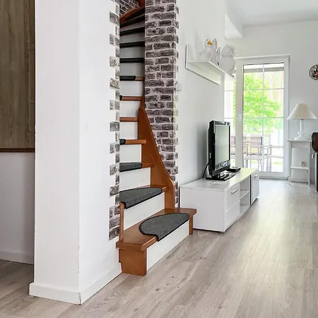 بيت للعطل 5 Bedroom Beautiful In نوفي فاربنو
