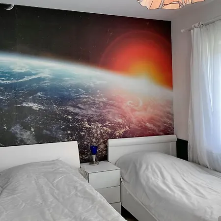 بيت للعطل 5 Bedroom Beautiful In نوفي فاربنو