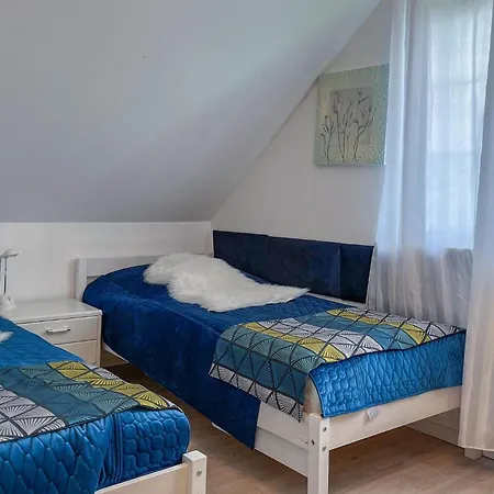 بيت للعطل 5 Bedroom Beautiful In نوفي فاربنو