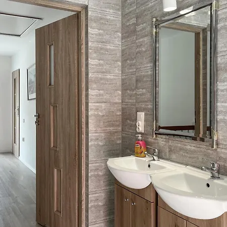 5 Bedroom Beautiful In * نوفي فاربنو